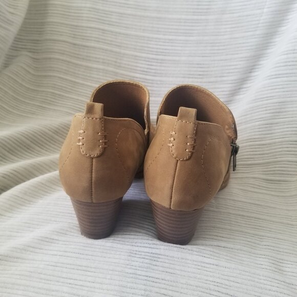 Baretraps 6.5M Rianne Ankle Bootie Cognac Tan Perforated Textile Stacked Heel 2" - Picture 4 of 7